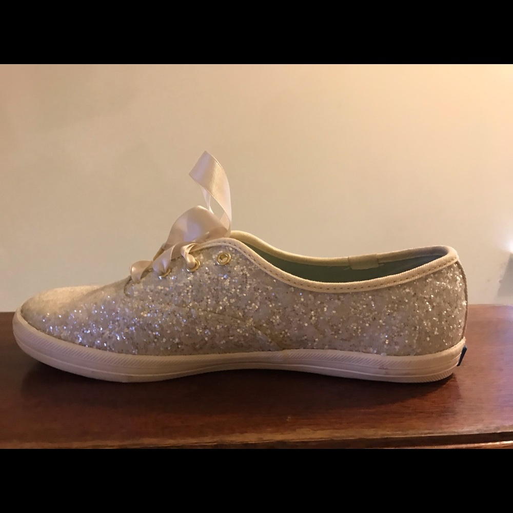 Wedding tennis shoes !